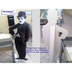 Charlie Chaplin colado e recortado na placa Spumapaper 5BBBSPM